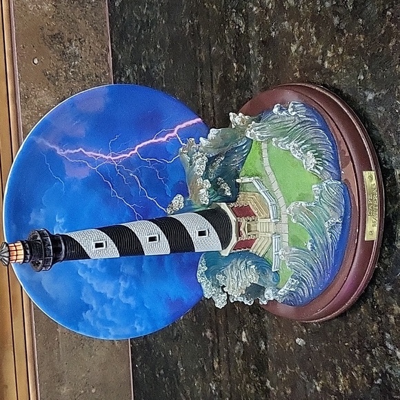 BRADFORD EXCHANGE - CAPE HATTERAS LIGHTHOUSE Lighthouse Is A Light - Picture 1 of 9